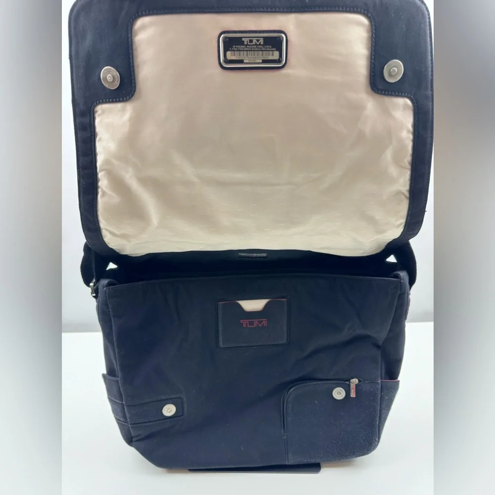 Tumi SANDO 6172D‎  Black Computer Messenger Laptop Bag 16